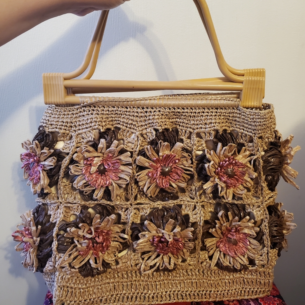 Vintage inspired bag. Macrame floral wicker rattan look. Plastic materials. EUC
